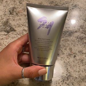 Monat Blow Out Cream